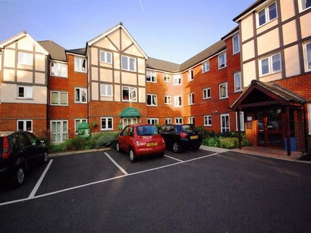  Image of 2 bedroom Flat for sale in Hempstead Road Watford WD17 at 63 -67 Hempstead Road  Watford, WD17 3AF