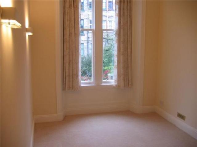  Image of 2 bedroom Flat to rent in Naseby Avenue Glasgow G11 at Broomhill Glasgow Glasgow, G11 7JQ