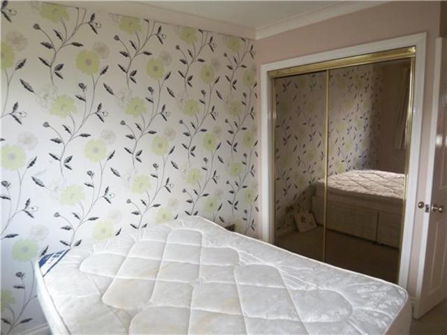  Image of 2 bedroom Flat to rent in Neilston Road Paisley PA2 at Paisley Renfrewshire Renfrewshire, PA2 6LL