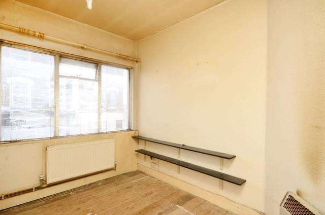  Image of 2 bedroom Flat for sale in Nevill Road London N16 at Nevill Road  Stoke Newington, N16 8SH