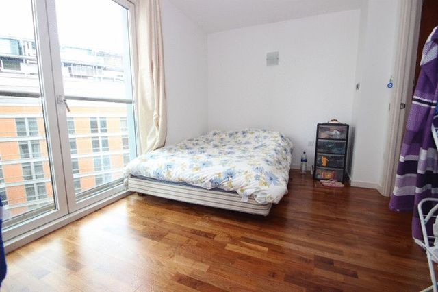  Image of Flat to rent in Fairmont Avenue London E14 at Fairmont Avenue  London, E14 9PW