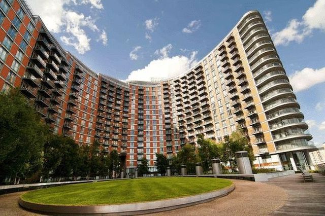  Image of Flat to rent in Fairmont Avenue London E14 at Fairmont Avenue  London, E14 9PW