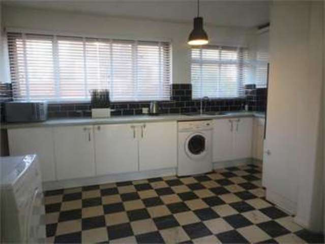  Image of 2 bedroom Apartment for sale in New Road Leigh-on-Sea SS9 at New road Leigh on sea Leigh-on-Sea, SS9 2EB