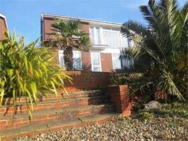  Image of 2 bedroom Apartment for sale in New Road Leigh-on-Sea SS9 at New road Leigh on sea Leigh-on-Sea, SS9 2EB