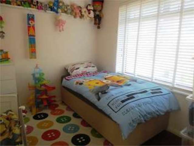 Image of 2 bedroom Apartment for sale in New Road Leigh-on-Sea SS9 at New road Leigh on sea Leigh-on-Sea, SS9 2EB
