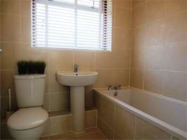  Image of 2 bedroom Apartment for sale in New Road Leigh-on-Sea SS9 at New road Leigh on sea Leigh-on-Sea, SS9 2EB