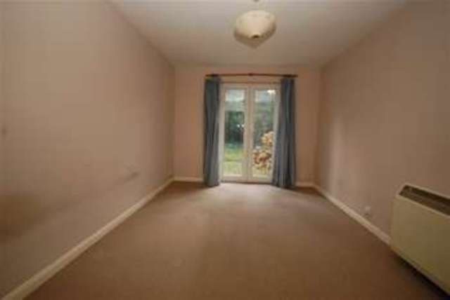  Image of 1 bedroom Flat to rent in New Town Uckfield TN22 at Uckfield, TN22 5DJ