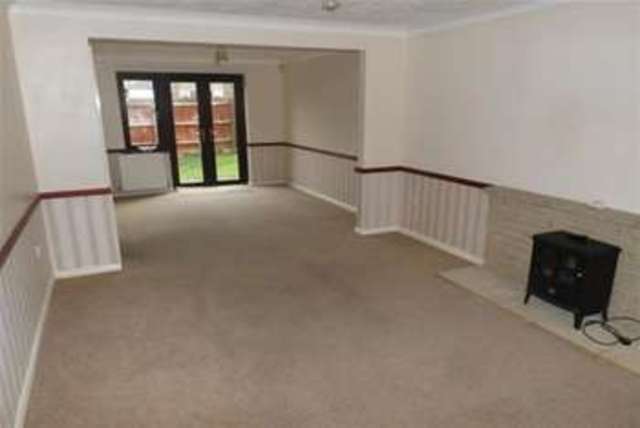  Image of 4 bedroom Semi-Detached house to rent in Vicarage Close Newhaven BN9 at Newhaven, BN9 0RF