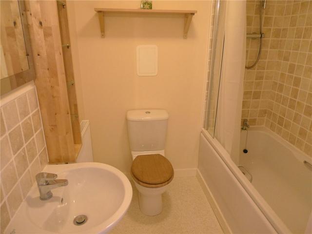  Image of 2 bedroom Flat to rent in Newhaven Place Edinburgh EH6 at Leith Edinburgh Edinburgh, EH6 4TG