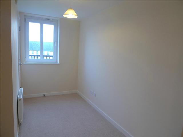  Image of 2 bedroom Flat to rent in Newhaven Place Edinburgh EH6 at Leith Edinburgh Edinburgh, EH6 4TG