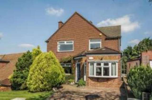 Image of 4 bedroom Detached house for sale in Newlands Road Woodford Green IG8 at Woodford Green  Woodford Green, IG8 0RU