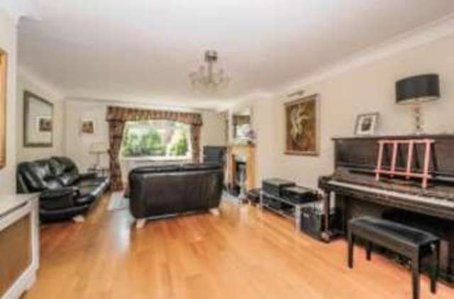  Image of 4 bedroom Detached house for sale in Newlands Road Woodford Green IG8 at Woodford Green  Woodford Green, IG8 0RU