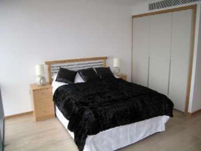  Image of 2 bedroom Flat to rent in Hertsmere Road London E14 at 26 Hertsmere Road  Canary Wharf, E14 4EF