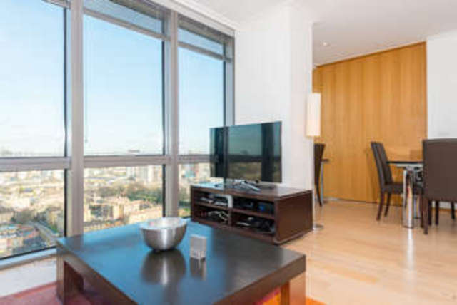  Image of 2 bedroom Flat to rent in Hertsmere Road London E14 at 26 Hertsmere Road  Canary Wharf, E14 4EG