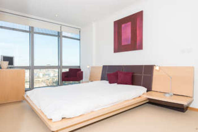  Image of 2 bedroom Flat to rent in Hertsmere Road London E14 at 26 Hertsmere Road  Canary Wharf, E14 4EG
