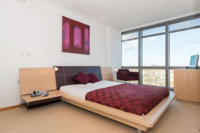  Image of 2 bedroom Flat to rent in Hertsmere Road London E14 at Canary Wharf, E14 4EF