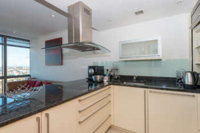  Image of 2 bedroom Flat to rent in Hertsmere Road London E14 at Canary Wharf, E14 4EF