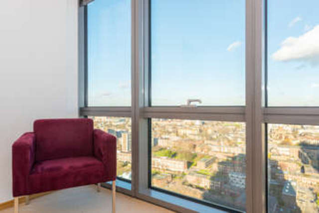  Image of 2 bedroom Flat to rent in Hertsmere Road London E14 at Canary Wharf, E14 4EF