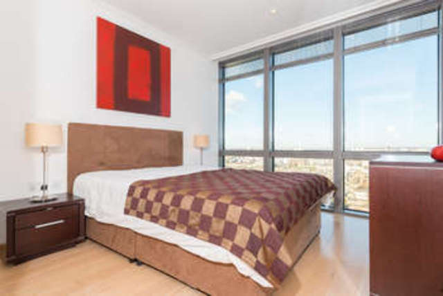  Image of 2 bedroom Flat to rent in Hertsmere Road London E14 at Canary Wharf, E14 4EF