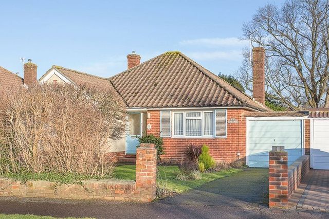  Image of 3 bedroom Detached house for sale in Nore Farm Avenue Emsworth PO10 at Nore Farm Avenue  Emsworth, PO10 7NA