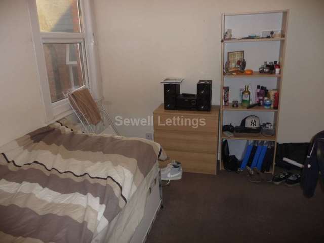  Image of 7 bedroom Terraced house to rent in Norris Road Earley Reading RG6 at Norris Road  Reading, RG6 1NJ
