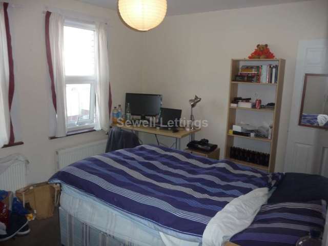  Image of 7 bedroom Detached house to rent in Norris Road Earley Reading RG6 at Norris Road  Reading, RG6 1NJ