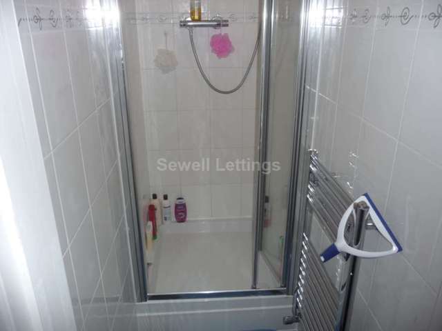  Image of 7 bedroom Detached house to rent in Norris Road Earley Reading RG6 at Norris Road  Reading, RG6 1NJ