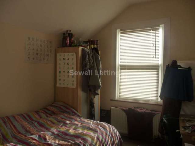  Image of 7 bedroom Detached house to rent in Norris Road Earley Reading RG6 at Norris Road  Reading, RG6 1NJ