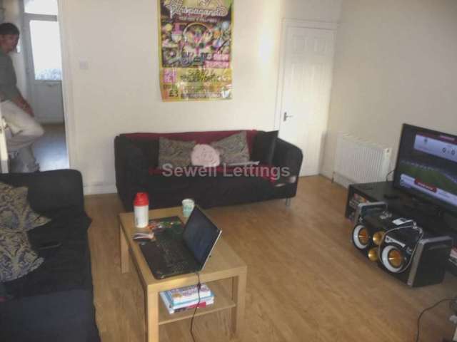  Image of 7 bedroom Terraced house to rent in Norris Road Earley Reading RG6 at Norris Road  Reading, RG6 1NJ