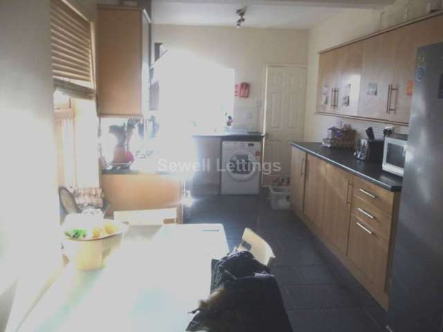  Image of 7 bedroom Terraced house to rent in Norris Road Earley Reading RG6 at Norris Road  Reading, RG6 1NJ