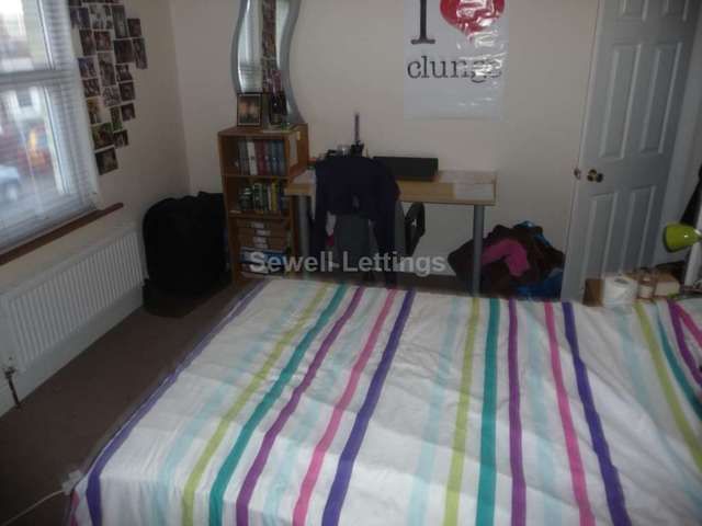  Image of 7 bedroom Terraced house to rent in Norris Road Earley Reading RG6 at Norris Road  Reading, RG6 1NJ