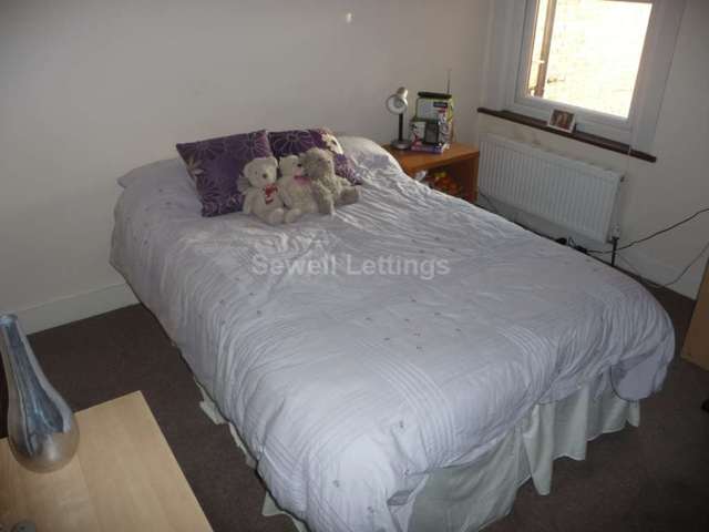  Image of 7 bedroom Terraced house to rent in Norris Road Earley Reading RG6 at Norris Road  Reading, RG6 1NJ
