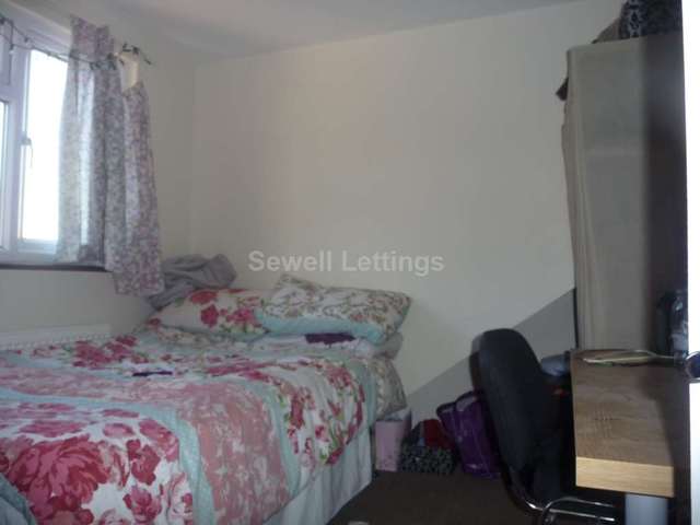  Image of 7 bedroom Terraced house to rent in Norris Road Earley Reading RG6 at Norris Road  Reading, RG6 1NJ