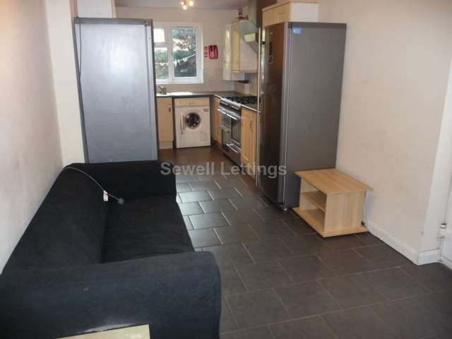  Image of 7 bedroom Terraced house to rent in Norris Road Earley Reading RG6 at Norris Road  Reading, RG6 1NJ