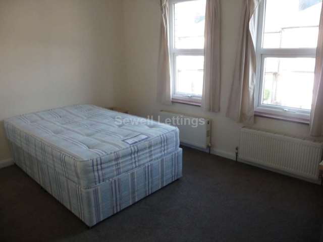  Image of 7 bedroom Terraced house to rent in Norris Road Earley Reading RG6 at Norris Road  Reading, RG6 1NJ