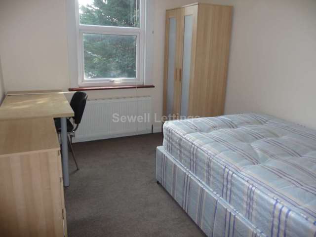 Image of 7 bedroom Terraced house to rent in Norris Road Earley Reading RG6 at Norris Road  Reading, RG6 1NJ