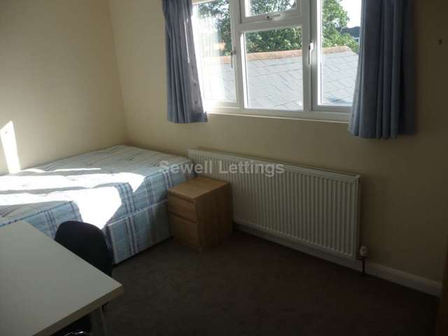  Image of 7 bedroom Terraced house to rent in Norris Road Earley Reading RG6 at Norris Road  Reading, RG6 1NJ
