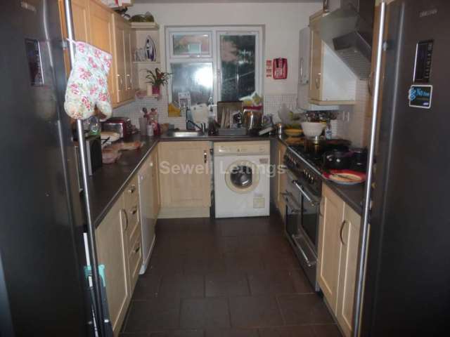  Image of 7 bedroom Terraced house to rent in Norris Road Earley Reading RG6 at Norris Road  Reading, RG6 1NJ