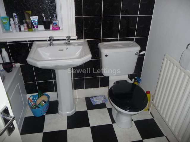  Image of 4 bedroom Detached house to rent in Norris Road Earley Reading RG6 at Norris Road  Reading, RG6 1NJ