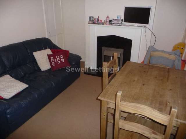  Image of 4 bedroom Detached house to rent in Norris Road Earley Reading RG6 at Norris Road  Reading, RG6 1NJ