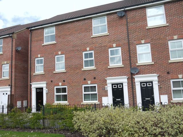  Image of 4 bedroom Detached house to rent in Carpiquet Park North Baddesley Southampton SO52 at Carpiquet Park North Baddesley Southampton, SO52 9PJ