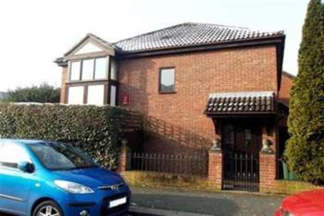  Image of 3 bedroom Detached house to rent in Greenbank Close London E4 at London, E4 6TT