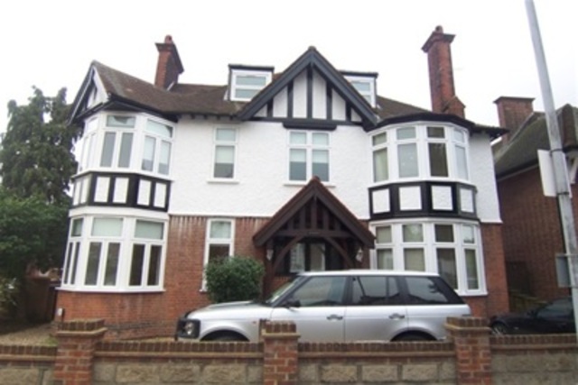  Image of 2 bedroom Flat to rent in The Drive London E4 at London, E4 7AH