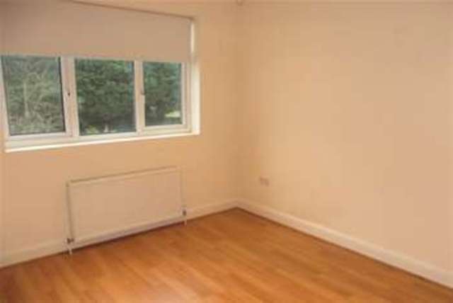  Image of 2 bedroom Flat to rent in The Drive London E4 at London, E4 7AH