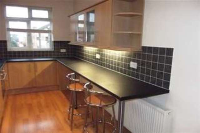  Image of 2 bedroom Flat to rent in The Drive London E4 at London, E4 7AH