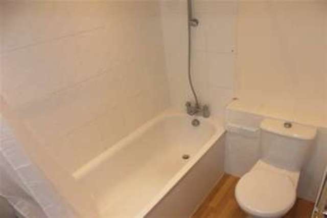  Image of 2 bedroom Flat to rent in The Drive London E4 at London, E4 7AH
