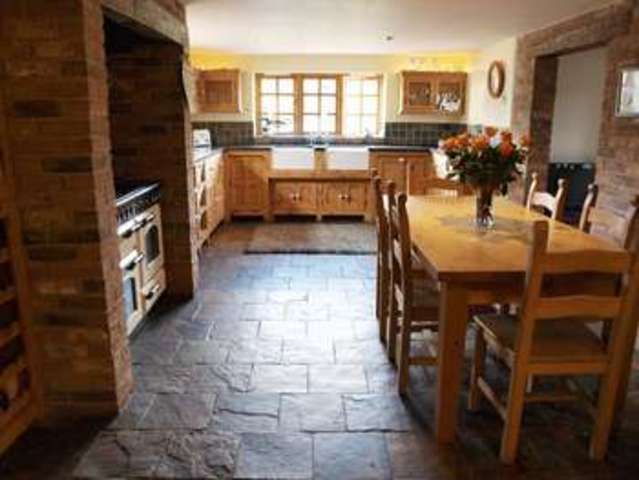  Image of 5 bedroom Detached house for sale in North Road Sutton-on-Trent Newark NG23 at North Road Sutton-on-Trent Newark, NG23 6PW