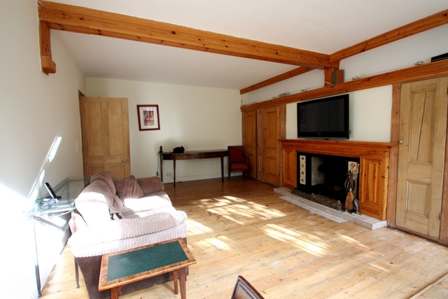 Image of 3 bedroom Flat to rent in North Side Wandsworth Common London SW18 at North Side Wandsworth Common  London, SW18 2SU