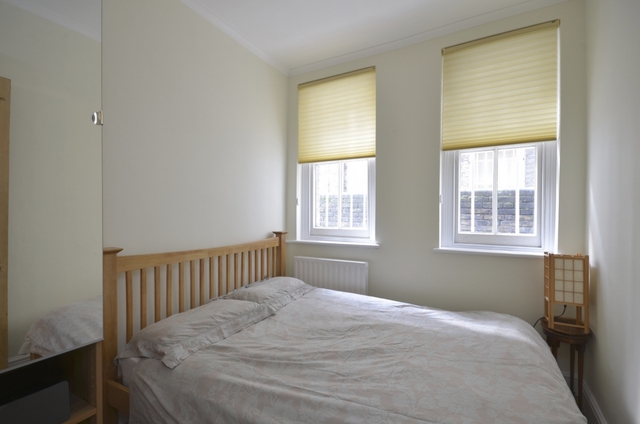  Image of 3 bedroom Flat to rent in North Side Wandsworth Common London SW18 at North Side Wandsworth Common  London, SW18 2SU