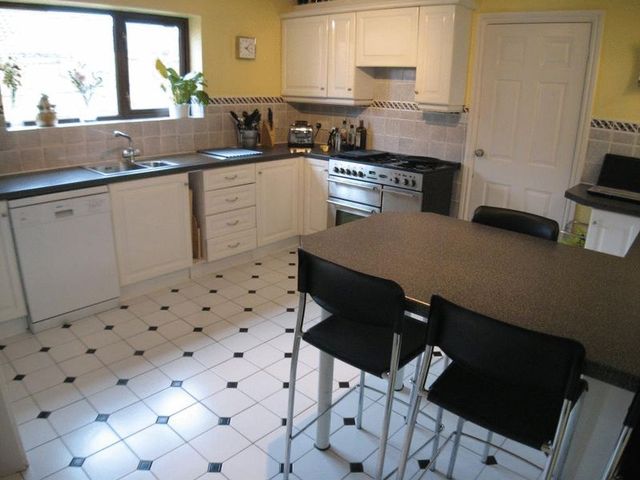  Image of 4 bedroom Detached house for sale in Northfield Avenue Radcliffe-on-Trent Nottingham NG12 at Northfield Avenue Radcliffe-on-Trent Nottingham, NG12 2HX